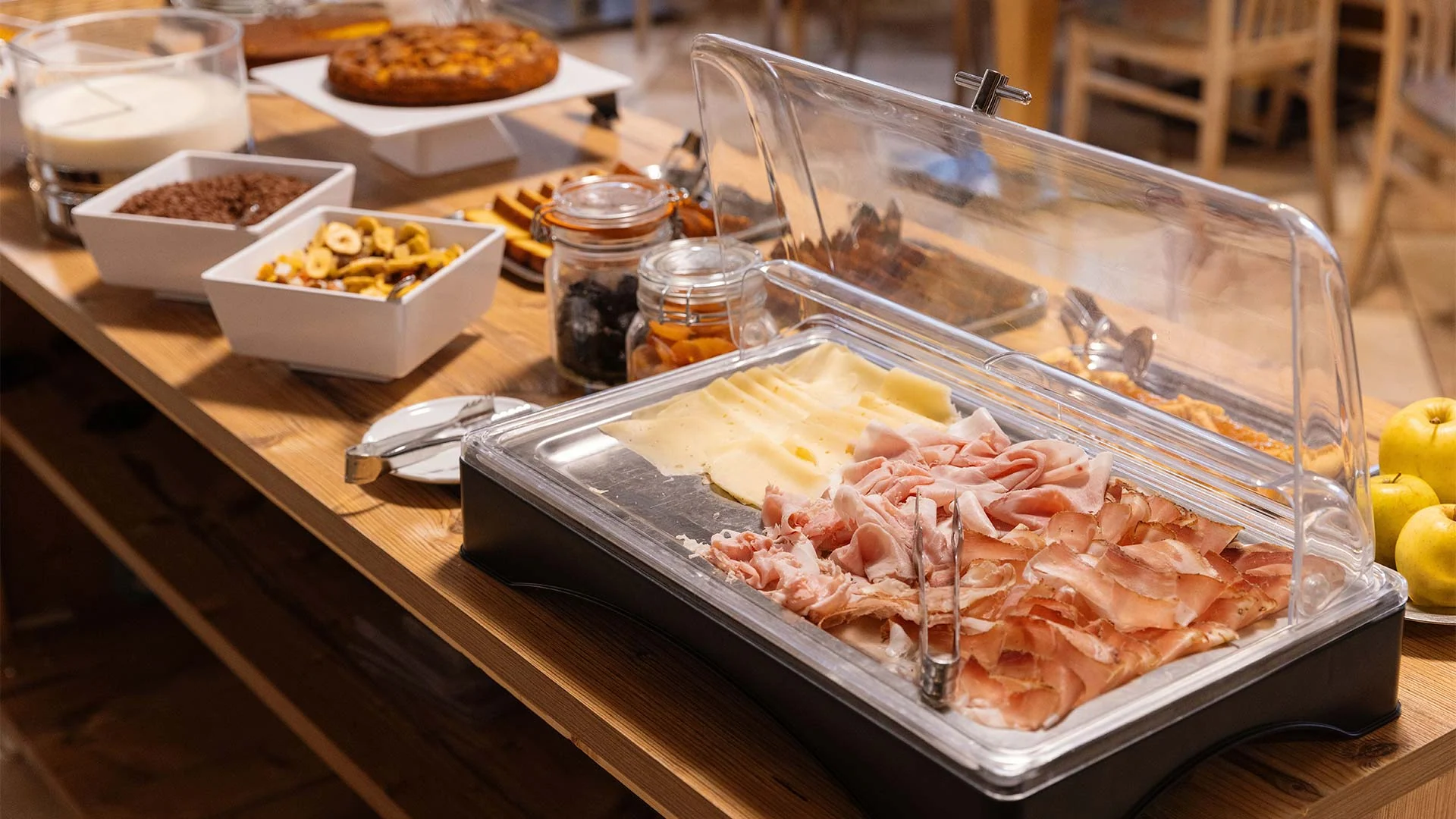Speck, salumi e formaggi del buffet dell’hotel