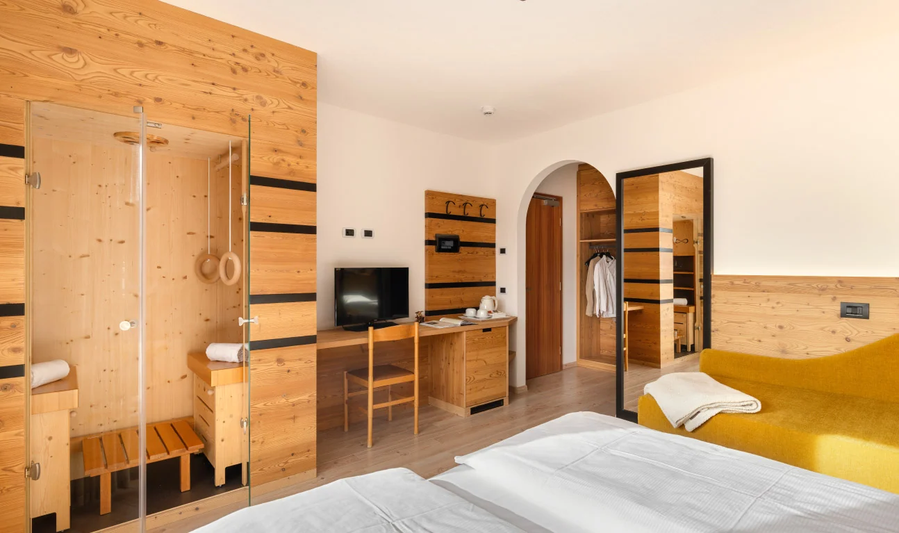 Camera Superior con pareti in legno, TV e sauna privata